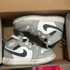 Jordan 1 MID SIZE 6C